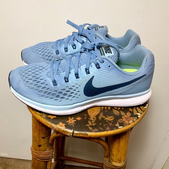 Nike Shoes - Nike Zoom Women